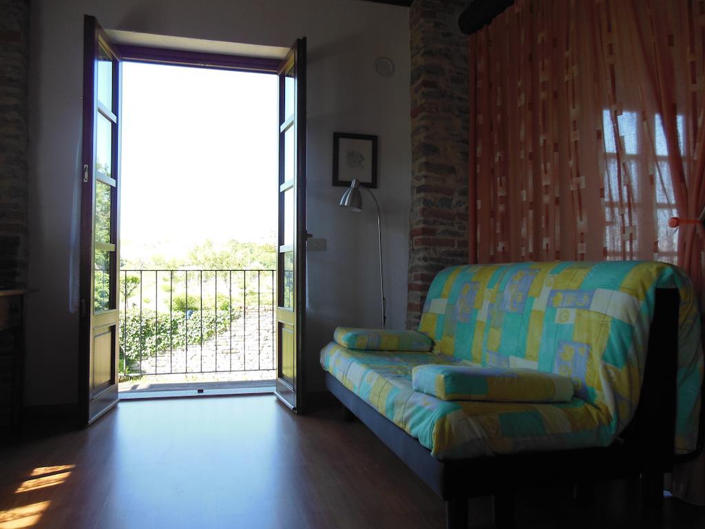 Agriturismo Affittacamere Barbarossa Dogliani Cameră foto